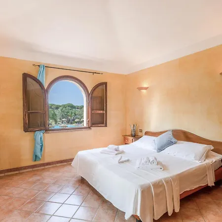 Apart Otel Isa-residence With Swimming-pool In Santa Margherita Di Pula, With Air Conditioning And Private Outdoor Space At Only 250 M From The Santa Margherita di Pula