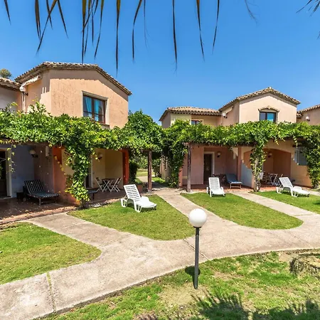 Isa-residence With Swimming-pool In Santa Margherita Di Pula, With Air Conditioning And Private Outdoor Space At Only 250 M From The Apart Otel Santa Margherita di Pula