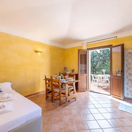 Isa-residence With Swimming-pool In Santa Margherita Di Pula, With Air Conditioning And Private Outdoor Space At Only 250 M From The 公寓式酒店 3*
