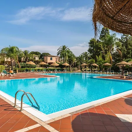 Isa-residence With Swimming-pool In Santa Margherita Di Pula, With Air Conditioning And Private Outdoor Space At Only 250 M From The 公寓式酒店 3*