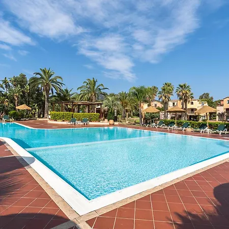 Apart Otel Isa-residence With Swimming-pool In Santa Margherita Di Pula, With Air Conditioning And Private Outdoor Space At Only 250 M From The Santa Margherita di Pula