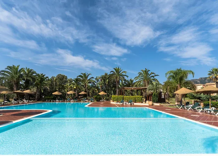 Apartahotel Isa-residence With Swimming-pool In Santa Margherita Di Pula, With Air Conditioning And Private Outdoor Space At Only 250 M From The Santa Margherita di Pula