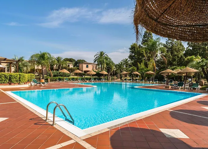 Isa-residence With Swimming-pool In Santa Margherita Di Pula, With Air Conditioning And Private Outdoor Space At Only 250 M From The Apartahotel 3*