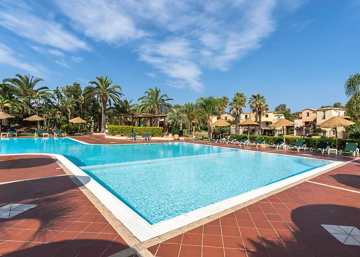 Apartahotel Isa-residence With Swimming-pool In Santa Margherita Di Pula, With Air Conditioning And Private Outdoor Space At Only 250 M From The Santa Margherita di Pula