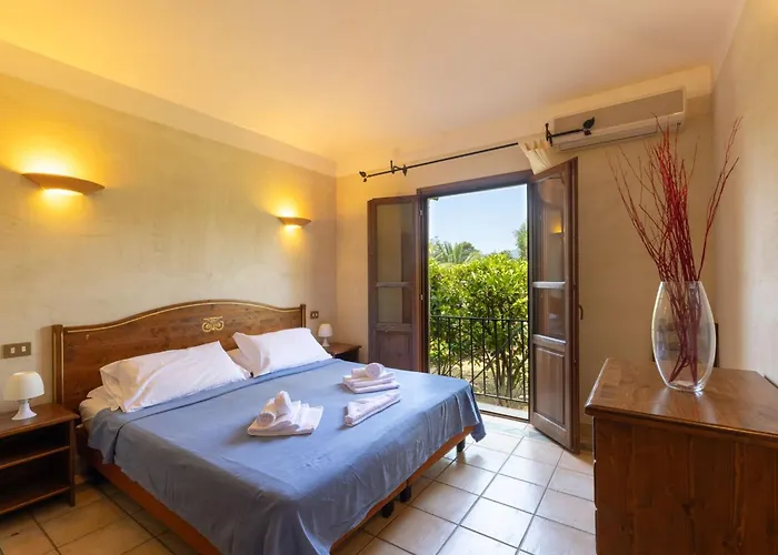 アパートホテル Isa-residence With Swimming-pool In Santa Margherita Di Pula, With Air Conditioning And Private Outdoor Space At Only 250 M From The サンタ・マルゲリータ・ディ・プーラ