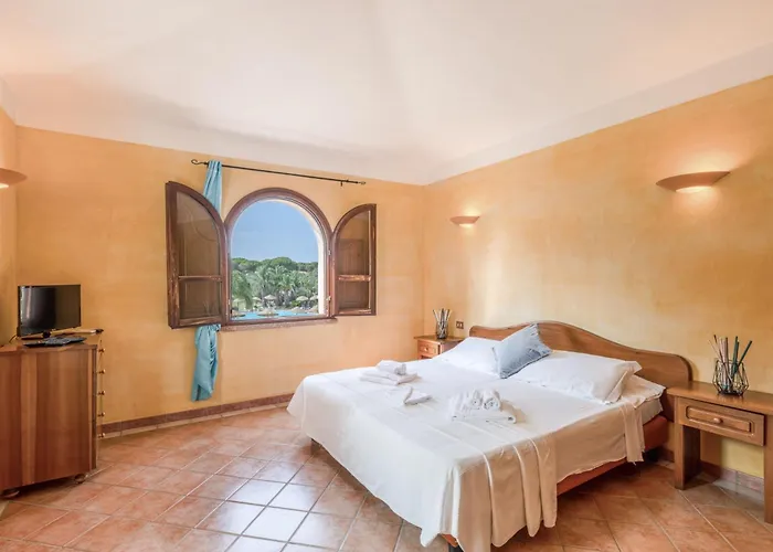 アパートホテル Isa-residence With Swimming-pool In Santa Margherita Di Pula, With Air Conditioning And Private Outdoor Space At Only 250 M From The サンタ・マルゲリータ・ディ・プーラ